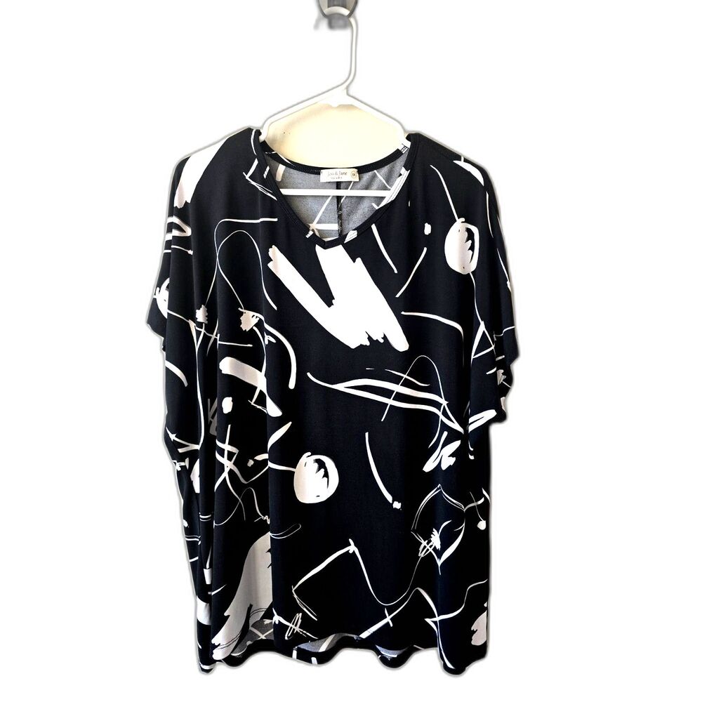 Jess & Jane Artsy Print Dolman Sleeve Top Stretchy Black and White V Neck 1X USA